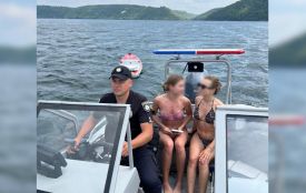 Поліцейські врятували хмельничанок, яких вітер відніс на середину Дністра