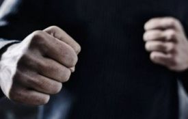 Побив падчерку через загублені 10 гривень: хмельничанин отримав тюремний вирок